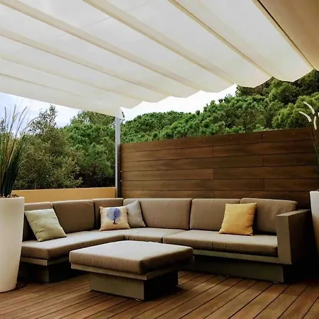 2 Story, 5 Bedroom, 3 Bath Flat, Steps From The & Cliff Walk