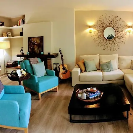 2 Story, 5 Bedroom, 3 Bath Flat, Steps From The & Cliff Walk Appartement