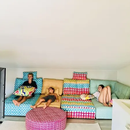 2 Story, 5 Bedroom, 3 Bath Flat, Steps From The & Cliff Walk * Llafranc