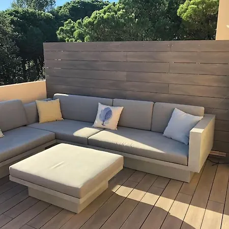 2 Story, 5 Bedroom, 3 Bath Flat, Steps From The & Cliff Walk Appartement Llafranc