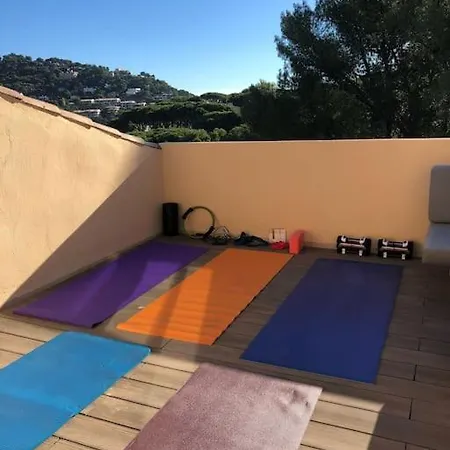 Appartement 2 Story, 5 Bedroom, 3 Bath Flat, Steps From The & Cliff Walk